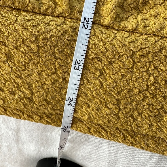 LOFT textured top. Size M - Picture 5 of 6